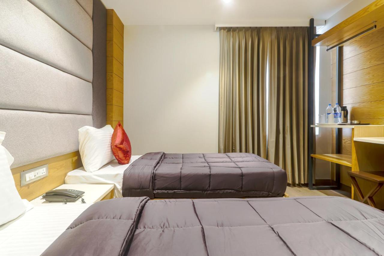 Hotel Bricks, Karol Bagh, New Delhi Экстерьер фото