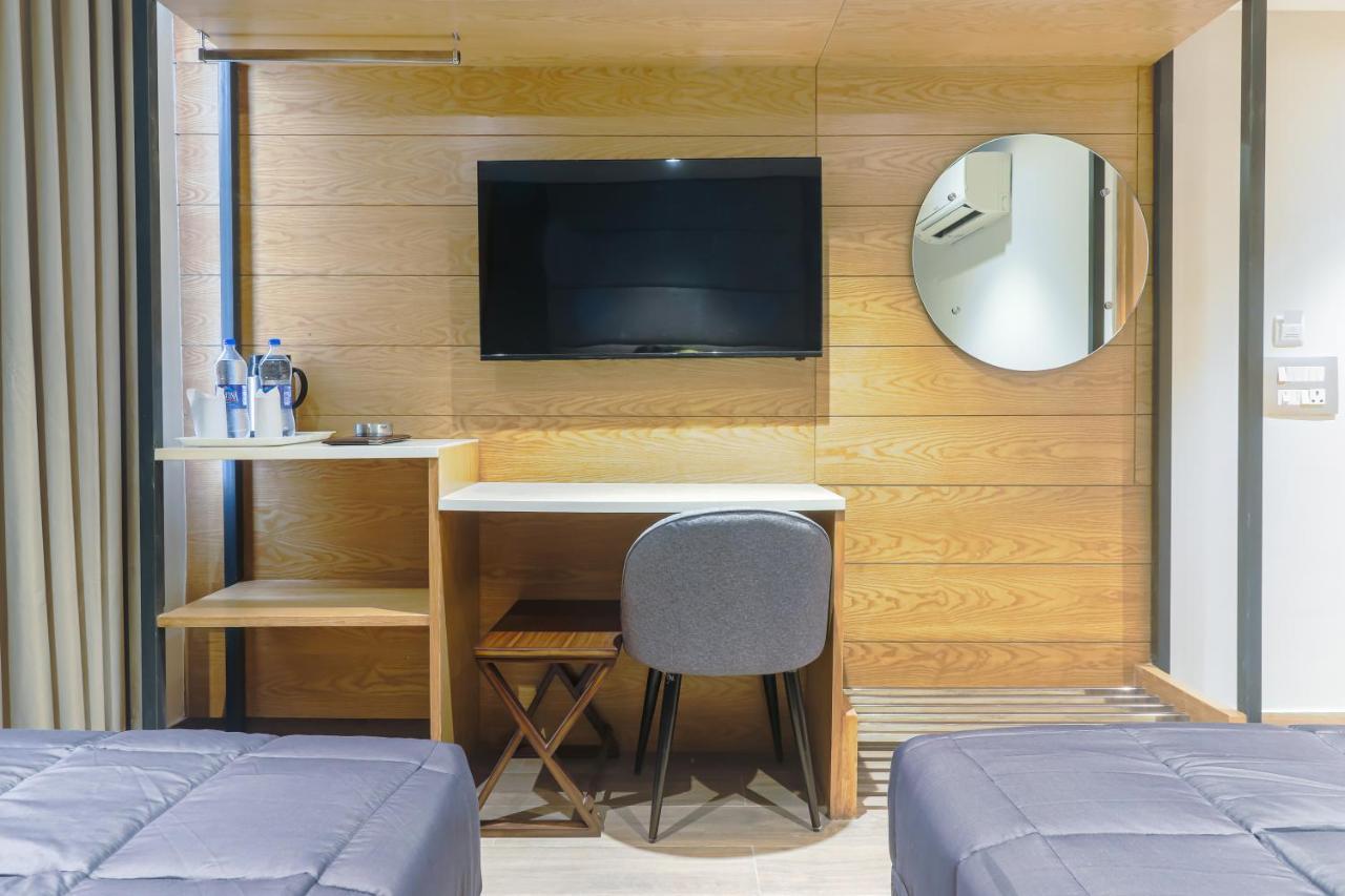Hotel Bricks, Karol Bagh, New Delhi Экстерьер фото