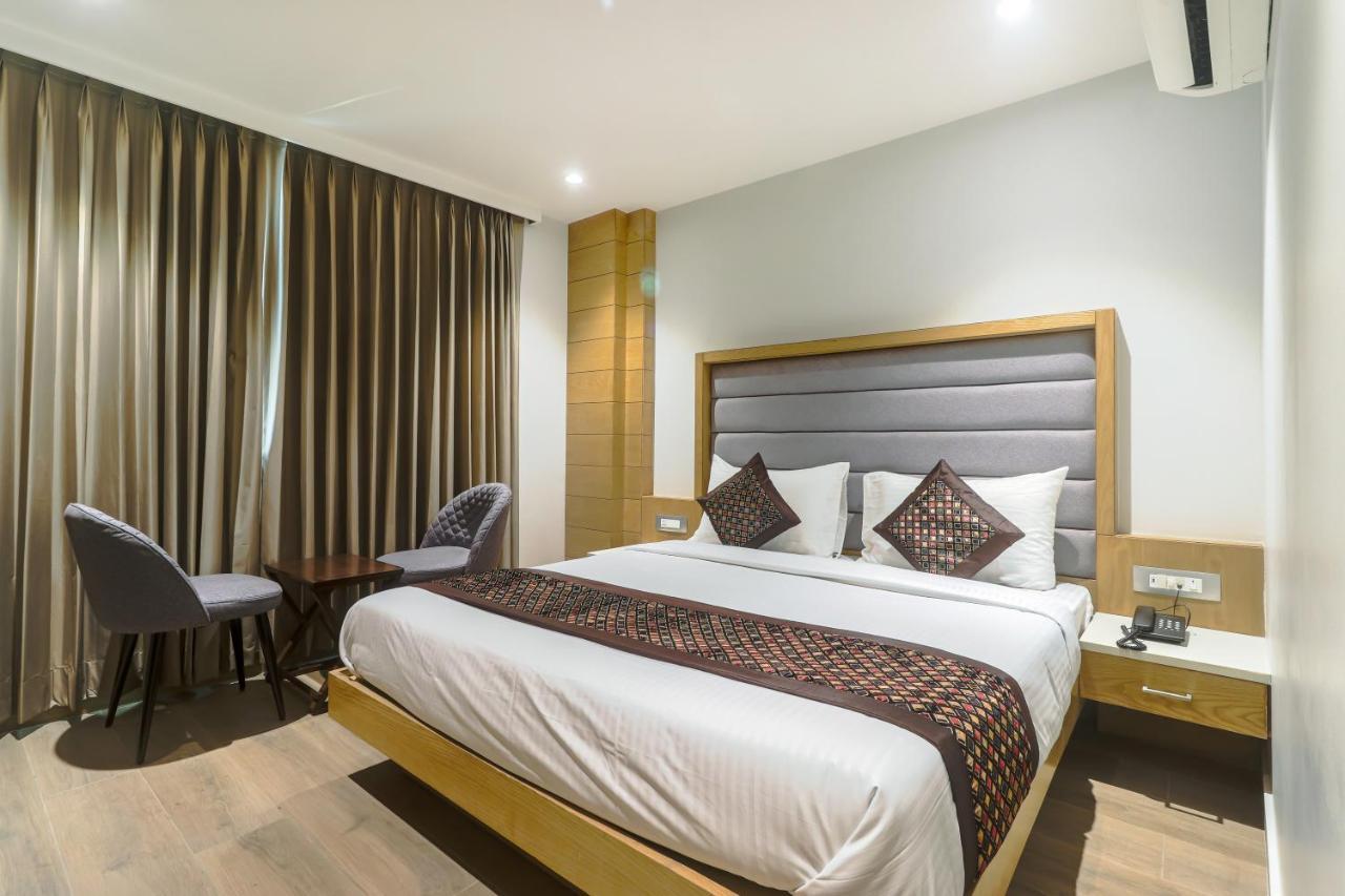 Hotel Bricks, Karol Bagh, New Delhi Экстерьер фото