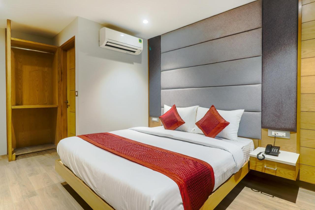Hotel Bricks, Karol Bagh, New Delhi Экстерьер фото