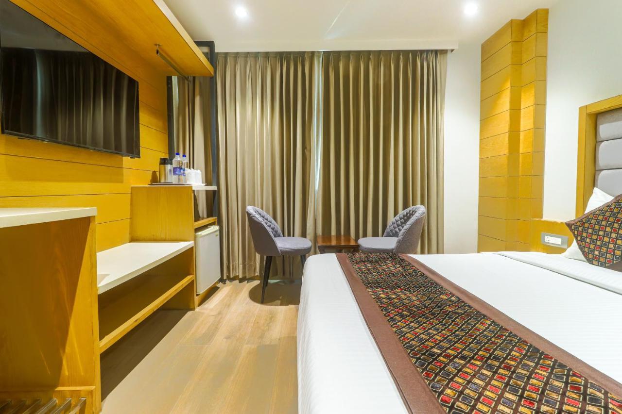 Hotel Bricks, Karol Bagh, New Delhi Экстерьер фото