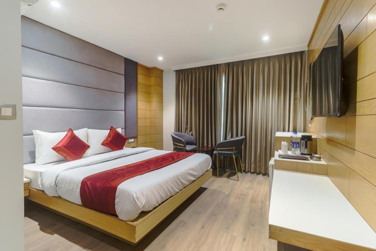 Hotel Bricks, Karol Bagh, New Delhi Экстерьер фото
