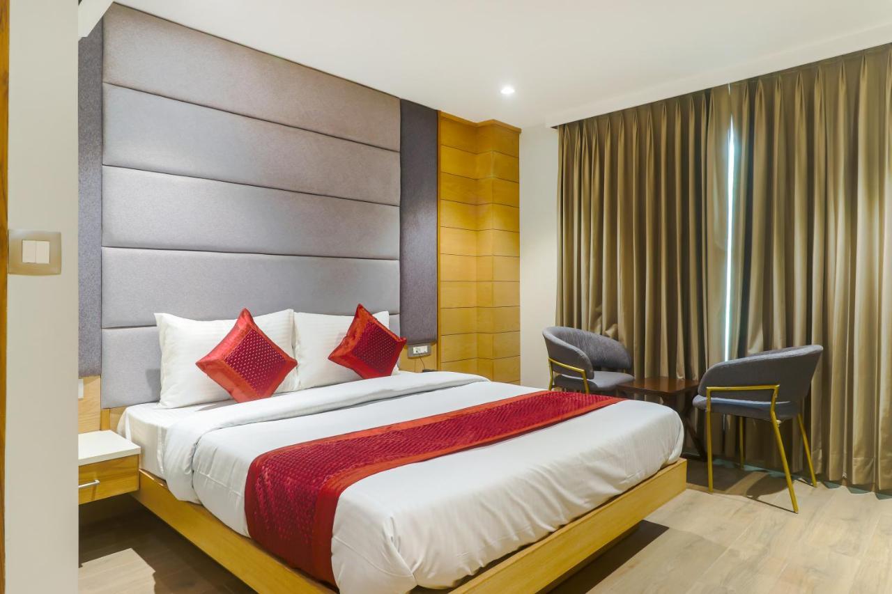 Hotel Bricks, Karol Bagh, New Delhi Экстерьер фото