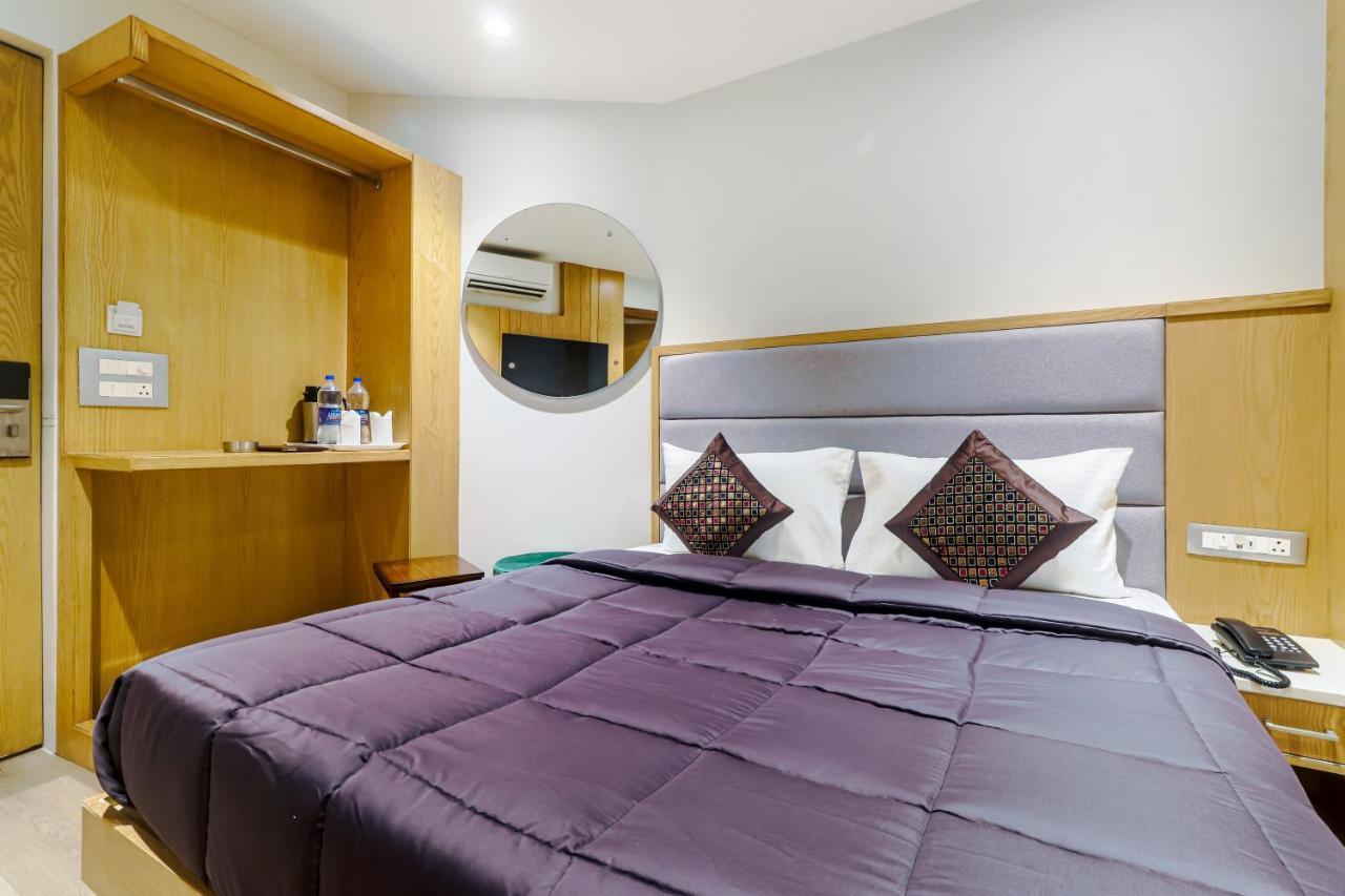 Hotel Bricks, Karol Bagh, New Delhi Экстерьер фото