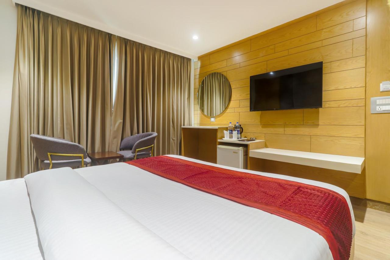 Hotel Bricks, Karol Bagh, New Delhi Экстерьер фото