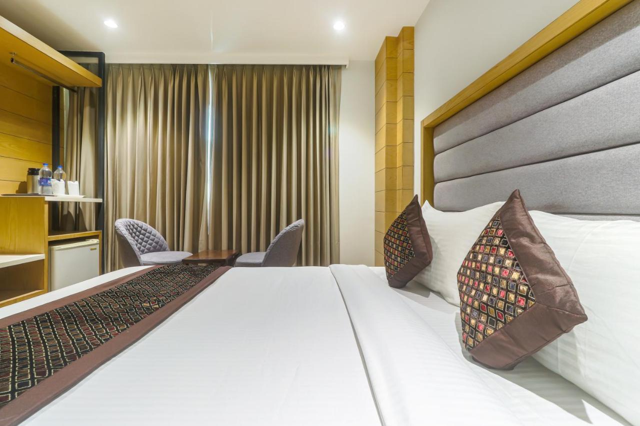 Hotel Bricks, Karol Bagh, New Delhi Экстерьер фото