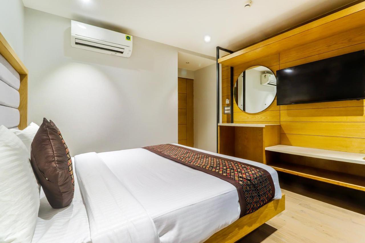 Hotel Bricks, Karol Bagh, New Delhi Экстерьер фото