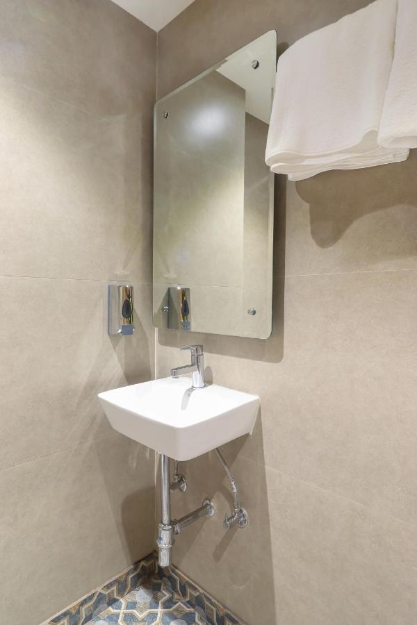 Hotel Bricks, Karol Bagh, New Delhi Экстерьер фото