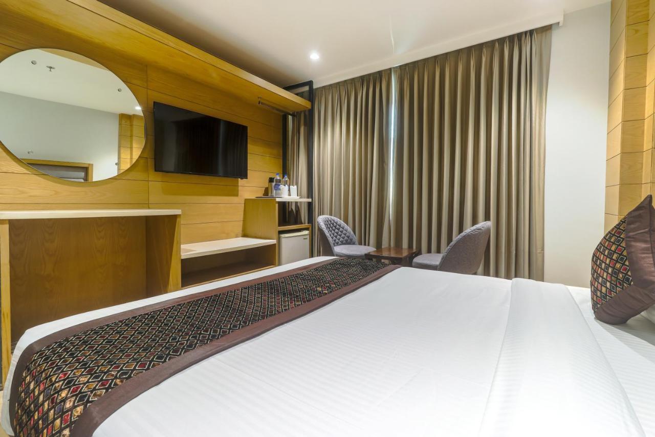Hotel Bricks, Karol Bagh, New Delhi Экстерьер фото
