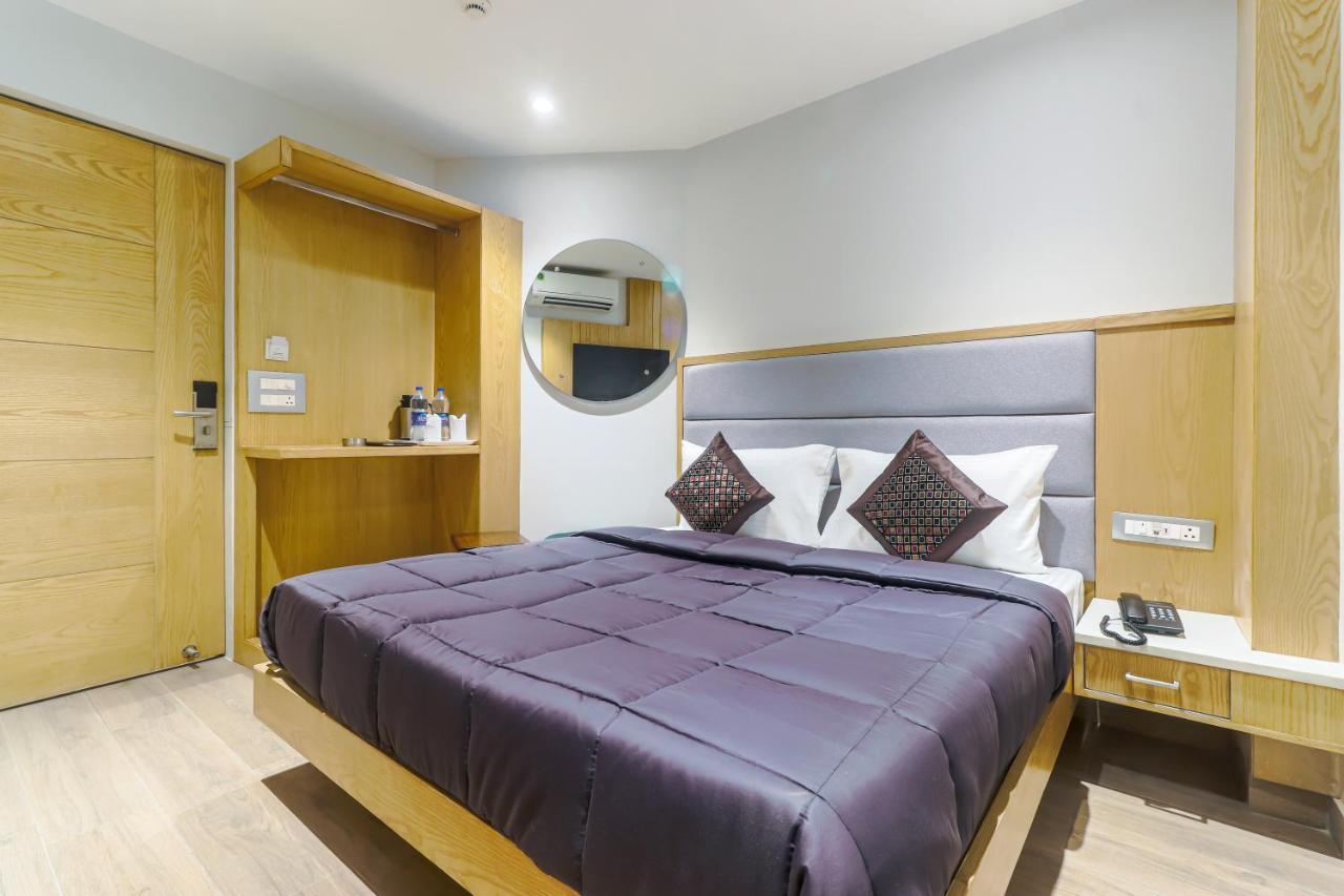Hotel Bricks, Karol Bagh, New Delhi Экстерьер фото