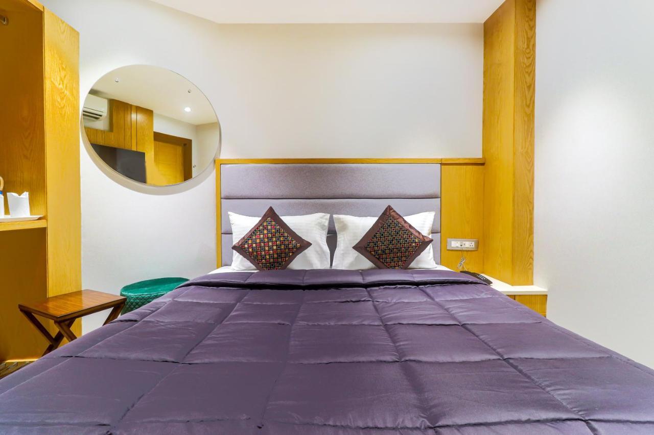 Hotel Bricks, Karol Bagh, New Delhi Экстерьер фото